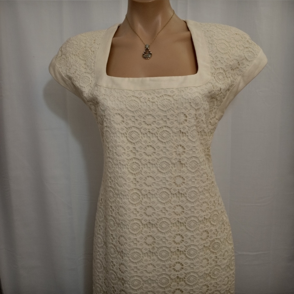 𝅺VINTAGE Gillian Sheath Dress With Crocheted Lace Women's Size 6
